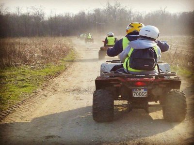 Escursione quad singolo, cena e serata organizzata
