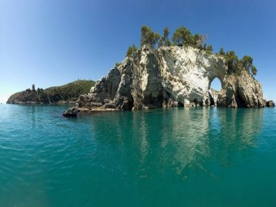 Tour in barca costa e grotte del Gargano