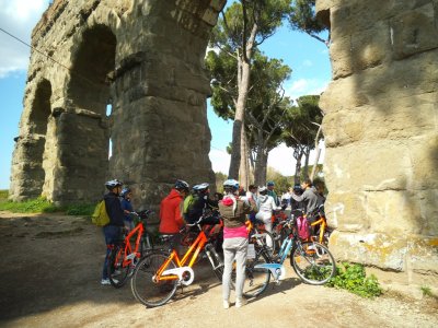 In bici a Roma 6 ore tra Appia Antica e Acquedotti