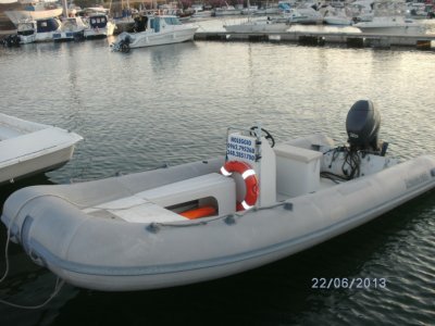 Noleggio gommone 4.8m intera giornata, Le Castella