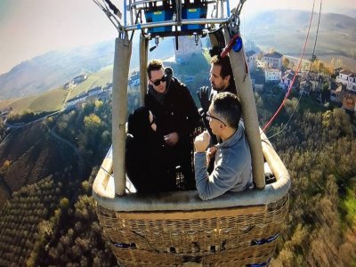 Volo in mongolfiera nei cieli di Barolo
