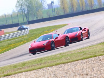 Due giri in Ferrari sul circuito di Jesolo