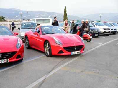 Tour Ferrari 70 km con cappuccino a Firenze