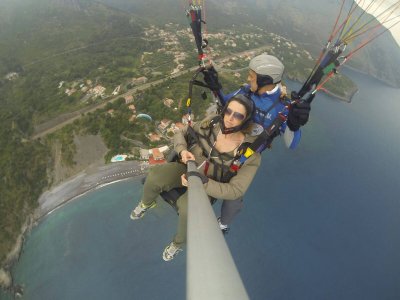 Volo in parapendio biposto sulla costa di Maratea