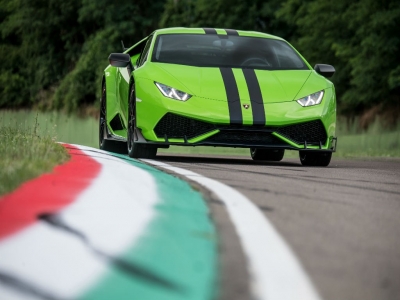 Due giri su Lamborghini, Castelletto di Branduzzo