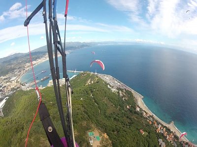 Volo in parapendio biposto, Bergeggi