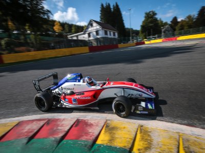 Sette giri su Formula Renault 2.0 + foto, Latina