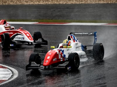 Sette giri su Formula Renault 2.0 + video , Latina