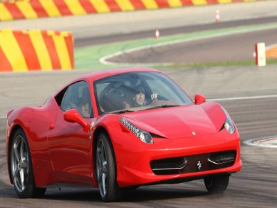 Sette giri su Ferrari 458 + video , Latina