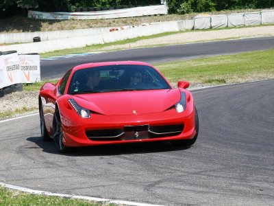 Guida una Ferrari a Lombardore