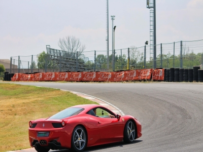 1 giro in Ferrari 430 in provincia di Milano