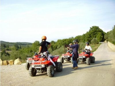 Escursione quad 1 ora+aperitivo in Toscana