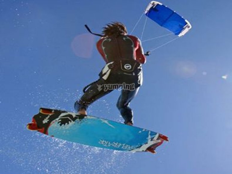 Evoluzioni col kitesurf