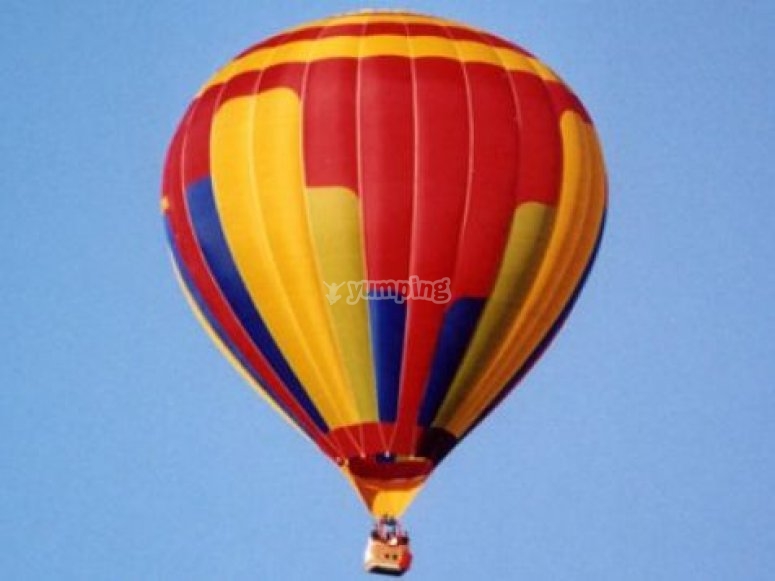 Pallone aerostatico in volo Pallone aerostatico in volo