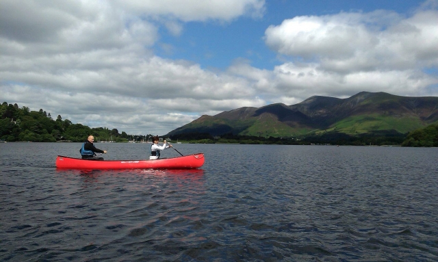 Sessione di canoa per adulti al lago Derwentwater 3 ore
