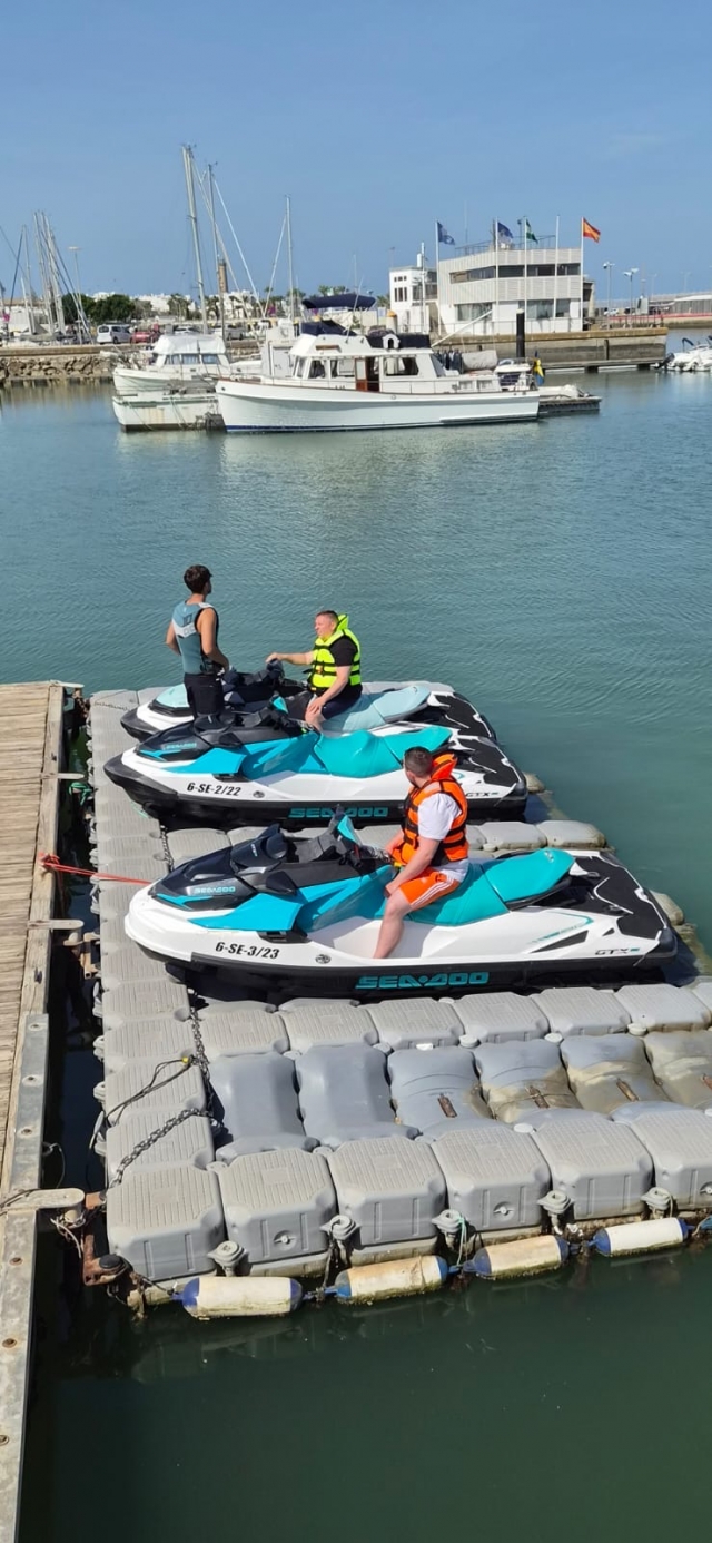 Opinione di Hugo su Percorso in moto d'acqua fino alla barca del riso, 30 minuti