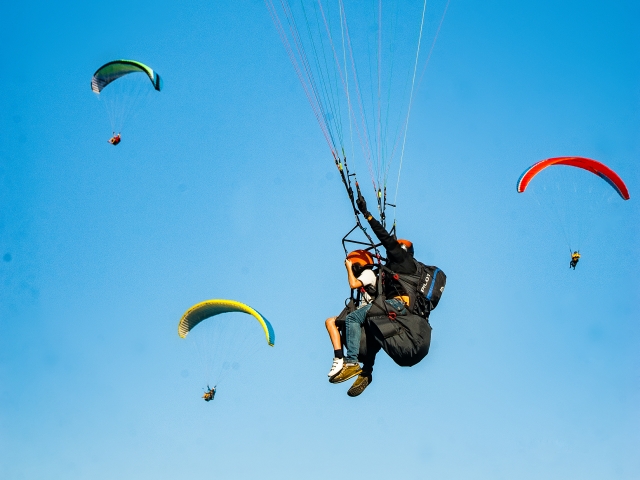 Volo in parapendio sulla spiaggia di Barinatxe, 30 min