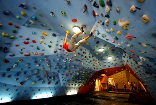 10 abbonamenti giornalieri alla parete da arrampicata di Sabadell