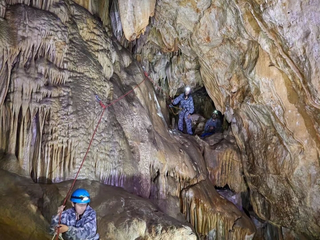 Speleologia media nella Sima de la Planxeta, 4h