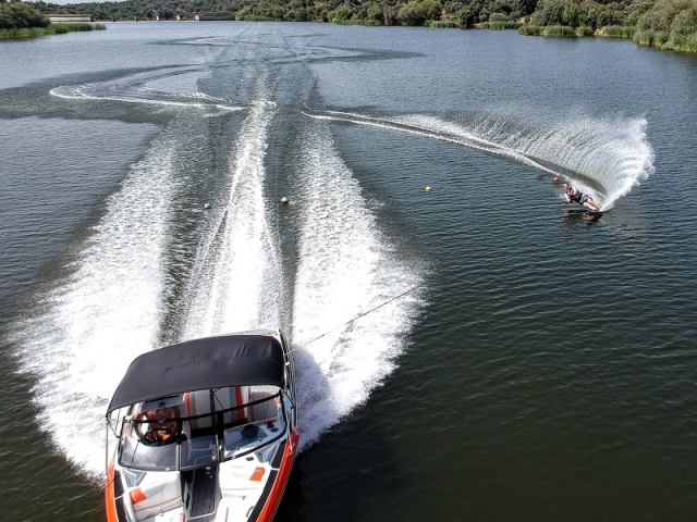 Sci nautico a Valdemorillo 15 minuti