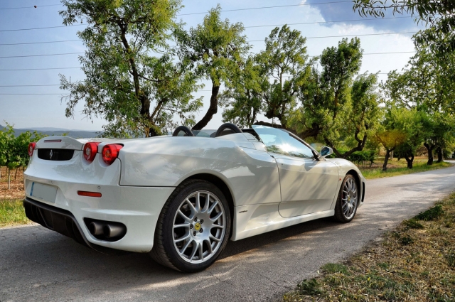Guida una Ferrari F430 a Vitoria per 20 chilometri