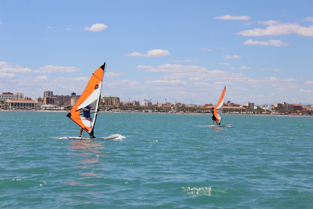 Lezione di windsurf di 2 ore presso la Marina Valencia
