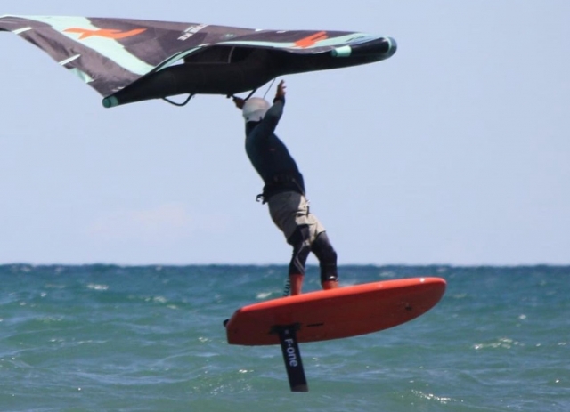 Lezione di Wingfoil sulla spiaggia di Heliopolis 1 ora