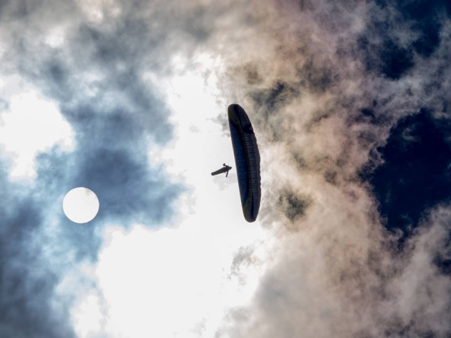  volando debajo del cielo 