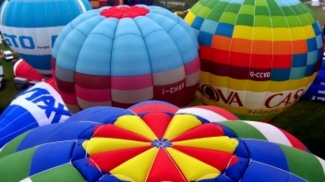 Farbige Heißluftballons 
