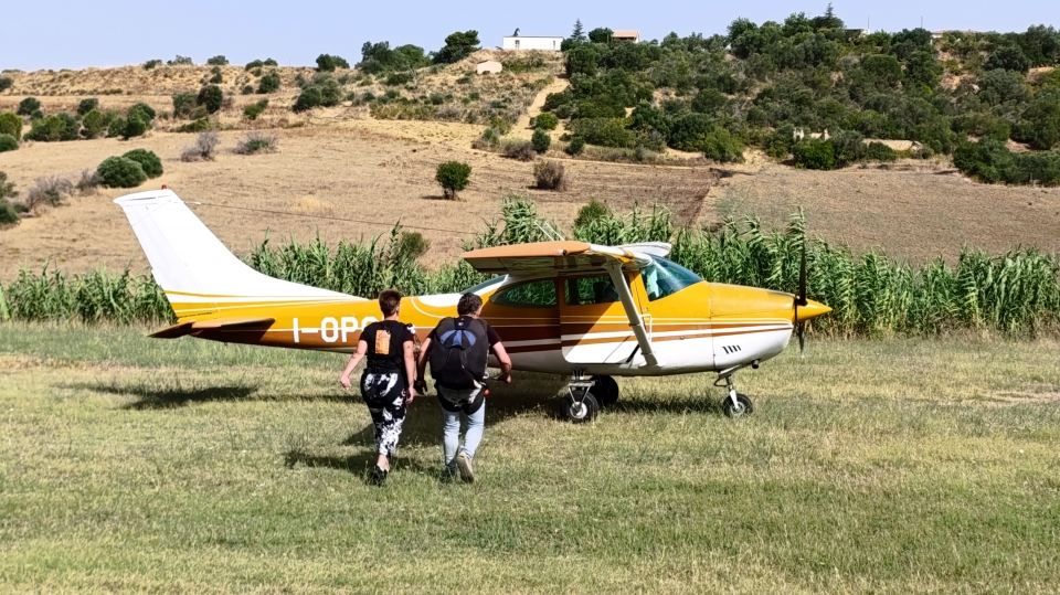 res_o-42610-paracadutismo_di_francesca-ramponi_1000194915_1784897386344.jpg