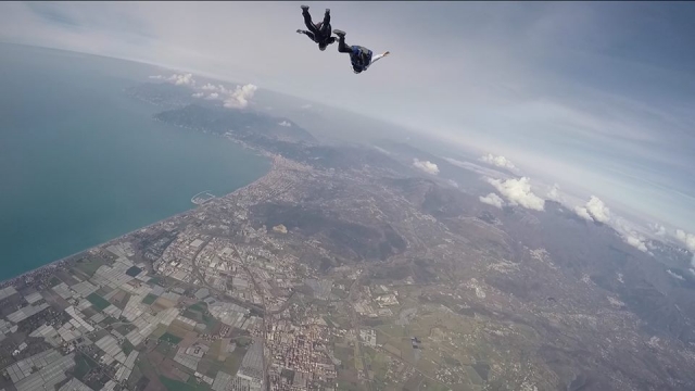  情侣一起飞得更好