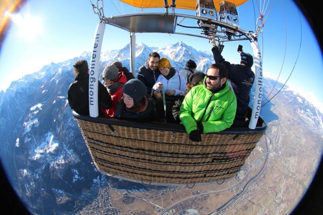  Hot air balloon flight 
