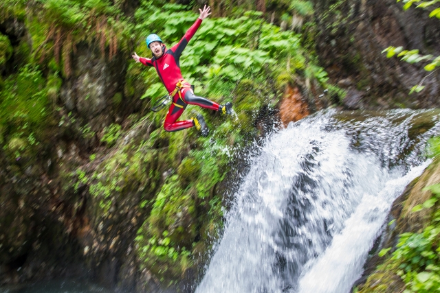 e-18314-canyoning-wow15041793585676.jpg
