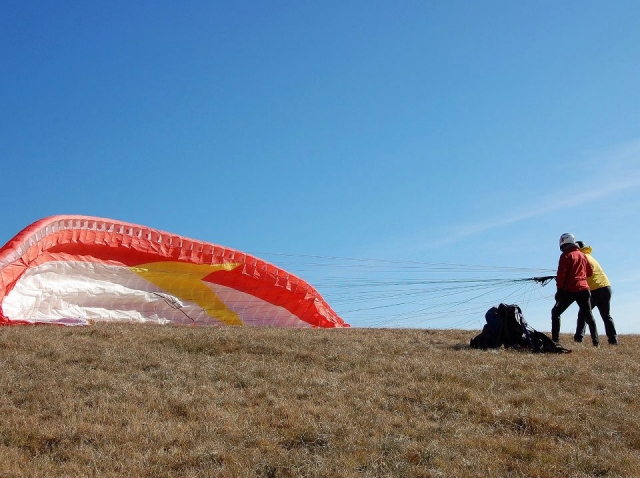  Paragliding 