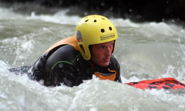  在诺切河的水中 