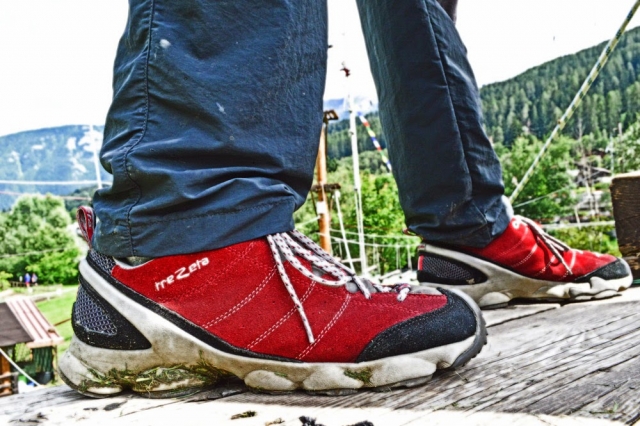  和我们一起出发去探索山脉 