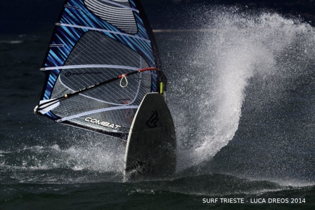  Planche à voile en mer 
