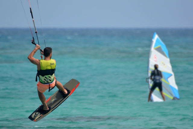 e-19621174-kitesurf-e-windsurd14914818567693.jpg
