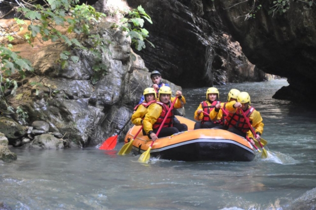 Scivolando tra le rocce