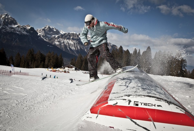 Evoluzioni sullo snowboard