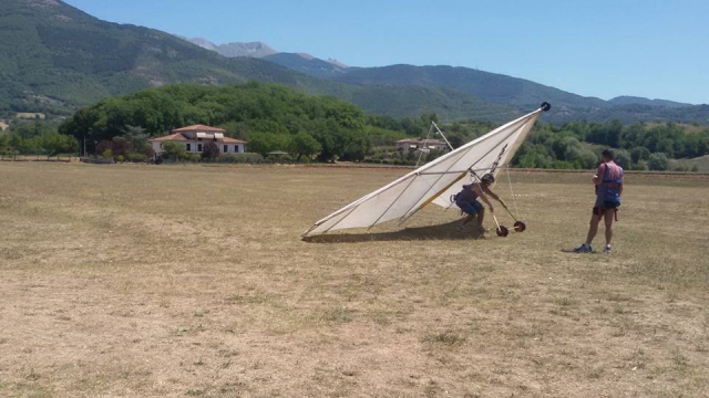 Deltaplano pre decollo