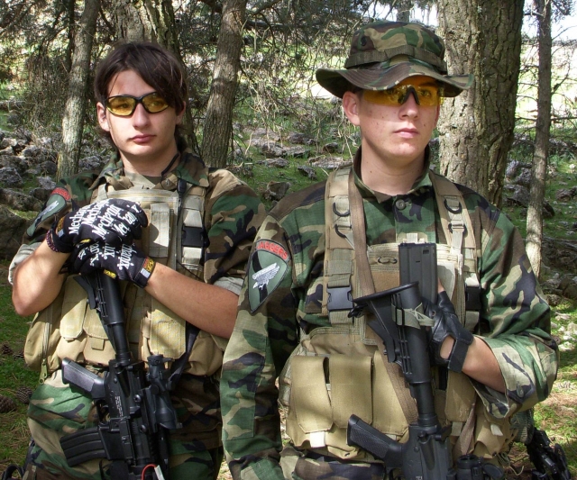  Play in the woods.JPG 
