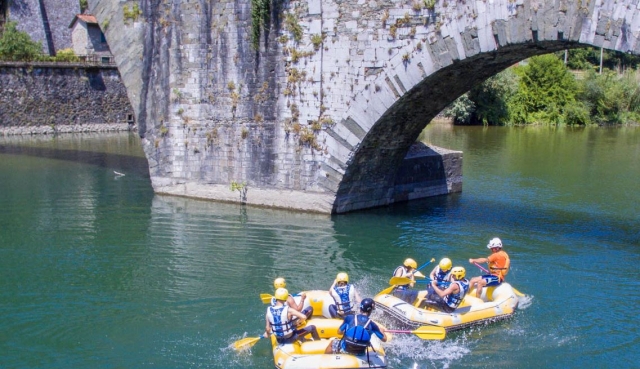  Packrafting 