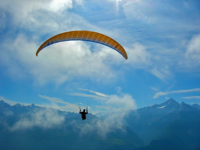 Paragliding 