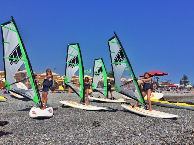  Kids windsurfing courses