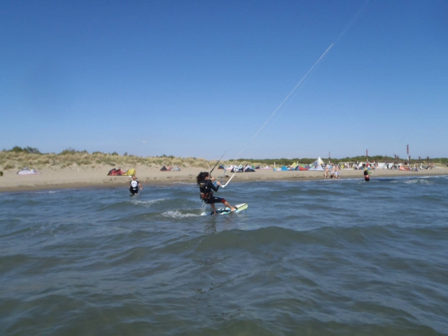  ire  ne 风筝海滩的一抹粉红色 