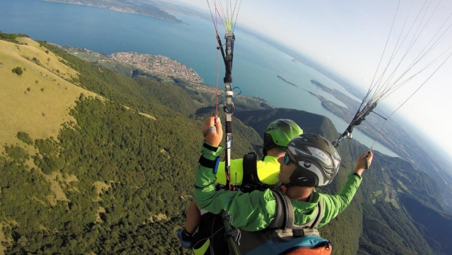  paragliding on lake Garda 