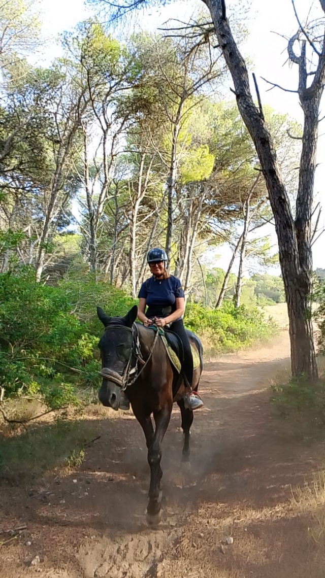 Opinión de Arianna sobre Caminata de caballos en el acantilado Melendugno 1H
