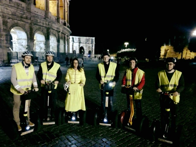 e-19650056-vista-del-colosseo-di-notte15117953317971.jpg