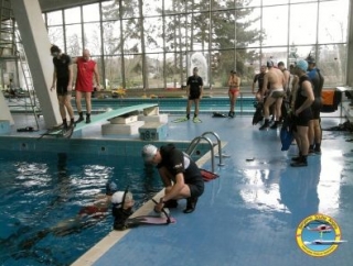  Teaching lessons in the pool 